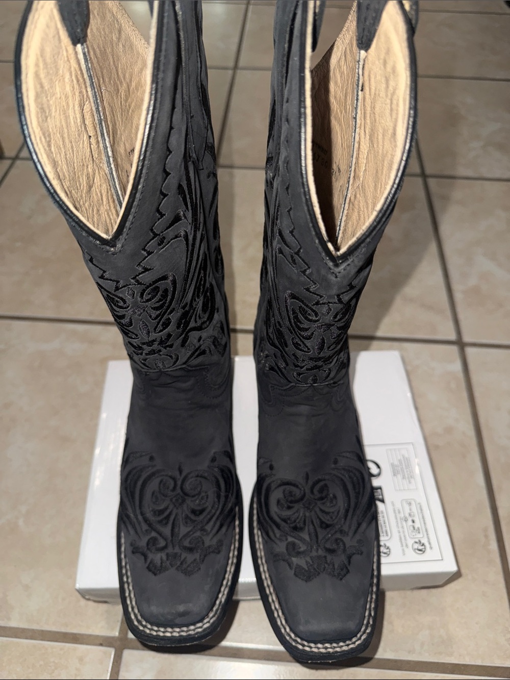 Circle G Black Women's Embroidered Lace-Up Western Boots